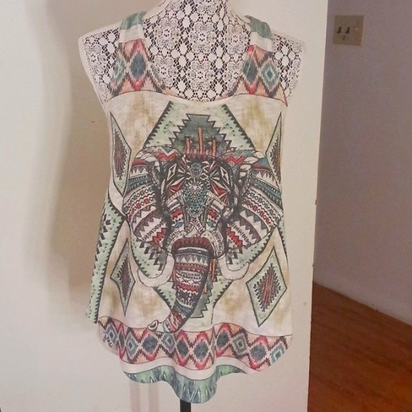 🌸Gorgeous Women's knit Elephant 🐘 Tank - Picture 2 of 10